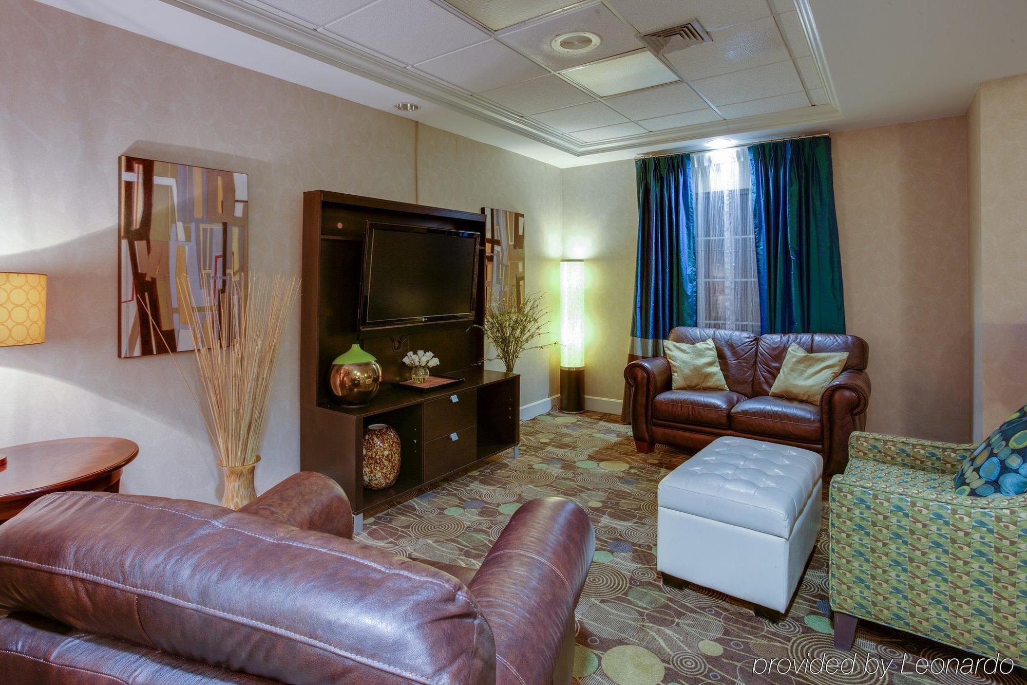 Holiday Inn Express Hotel & Suites Brattleboro, An Ihg Hotel Экстерьер фото